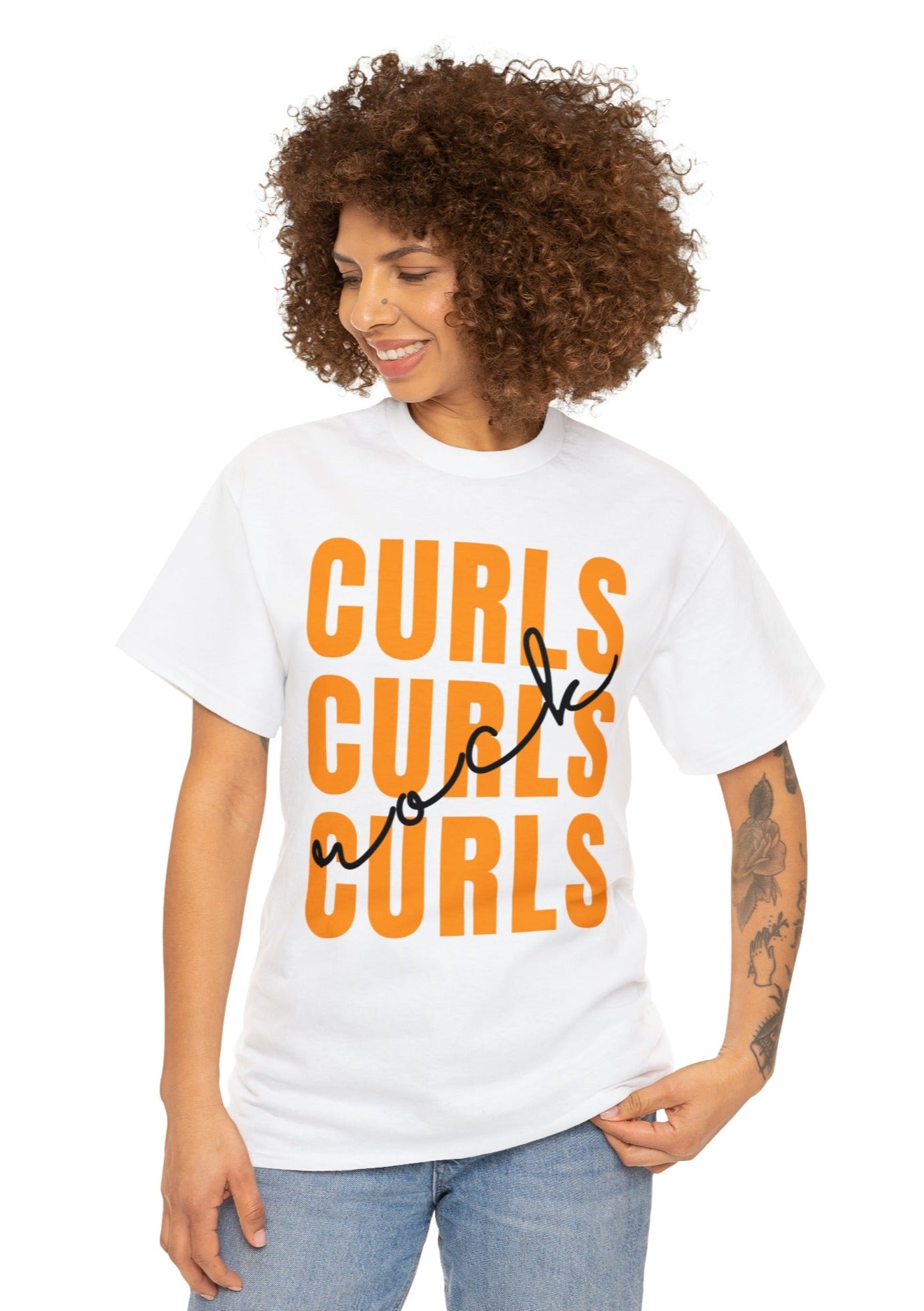 curls rock t-shirt frau mit locken