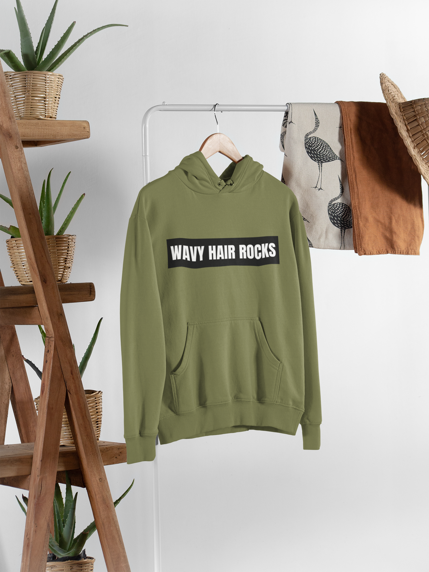 grüner pullover wavy hair rocks